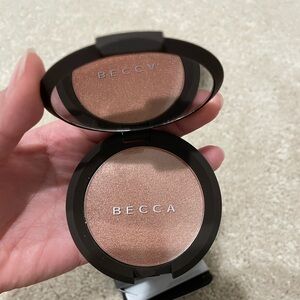 Becca shimmering skin perfector Rose Gold